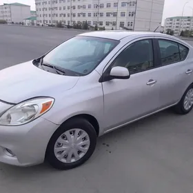 Nissan Versa 2012