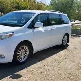 Toyota Sienna 2010