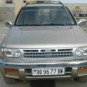 Nissan Pathfinder 1996