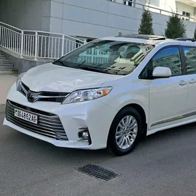 Toyota Sienna 2019