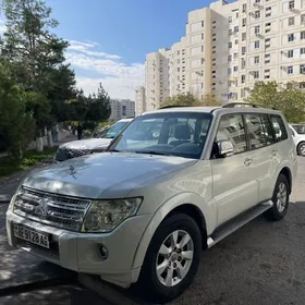 Mitsubishi Pajero 2010