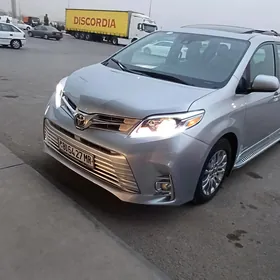 Toyota Sienna 2020