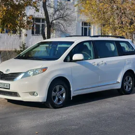 Toyota Sienna 2010