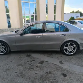 Mercedes-Benz E500 2004