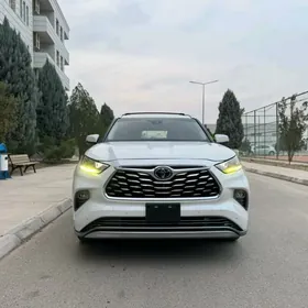 Toyota Highlander 2021