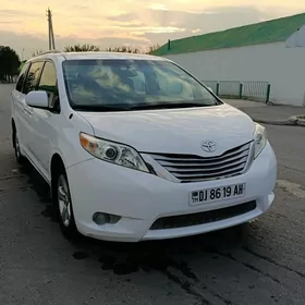 Toyota Sienna 2010