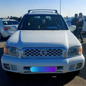 Nissan Pathfinder 2000