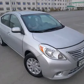 Nissan Versa 2012