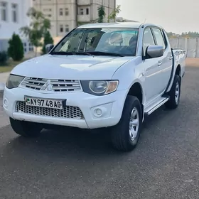 Mitsubishi L200 2011