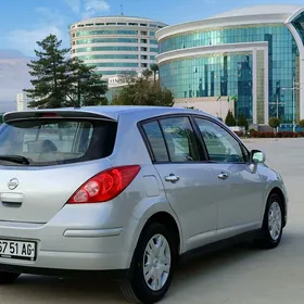 Nissan Tiida 2011