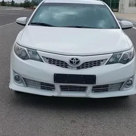 Toyota Camry 2014