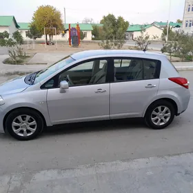 Nissan Tiida 2008