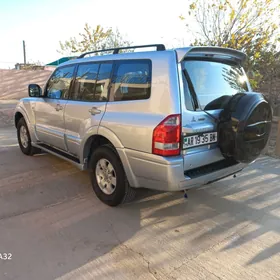 Mitsubishi Pajero 2004