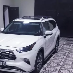 Toyota Highlander 2021