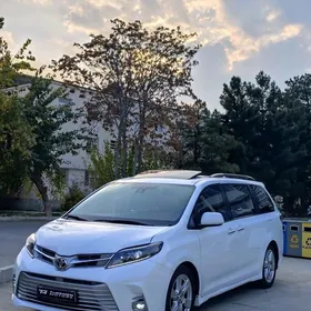 Toyota Sienna 2018