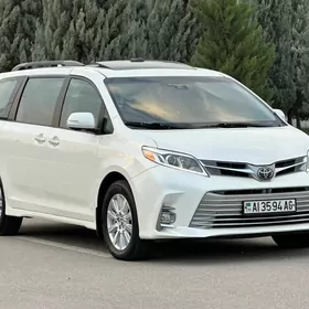 Toyota Sienna 2019