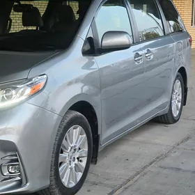 Toyota Sienna 2015