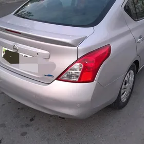 Nissan Versa 2013