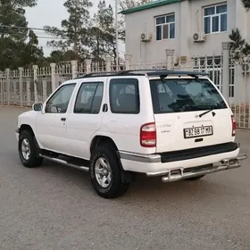 Nissan Pathfinder 2000