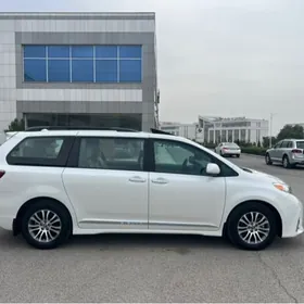 Toyota Sienna 2018