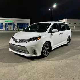 Toyota Sienna 2019