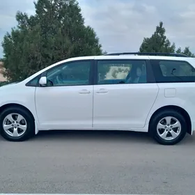 Toyota Sienna 2010