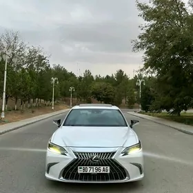 Lexus ES 350 2019