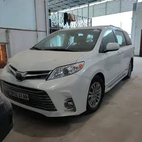 Toyota Sienna 2018