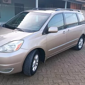 Toyota Sienna 2004