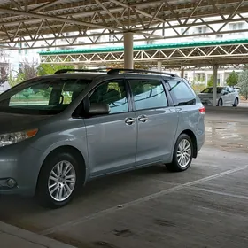 Toyota Sienna 2012