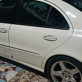 Mercedes-Benz E350 2005