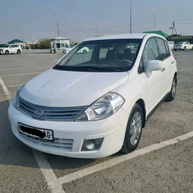 Nissan Tiida 2011