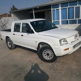 Mitsubishi L200 2005