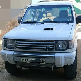 Mitsubishi Montero 1995