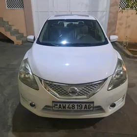 Nissan Tiida 2014