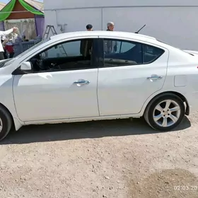 Nissan Versa 2013