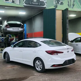 Hyundai Elantra 2020