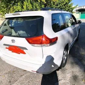 Toyota Sienna 2010