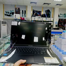 Надёжный Asus Vivobook i3