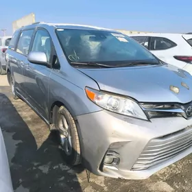 Toyota Sienna 2019