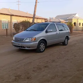 Toyota Sienna 2002