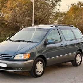 Toyota Sienna 2000