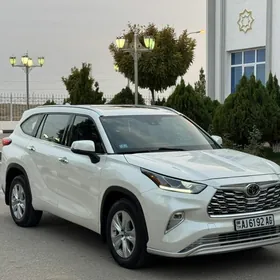 Toyota Highlander 2021