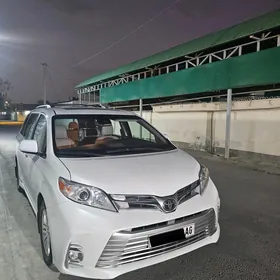 Toyota Sienna 2018