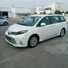 Toyota Sienna 2019