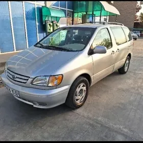 Toyota Sienna 2002