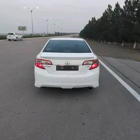 Toyota Camry 2014