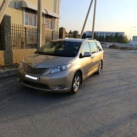 Toyota Sienna 2011