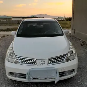 Nissan Tiida 2005