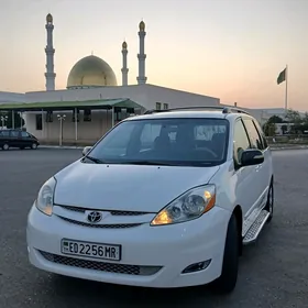 Toyota Sienna 2003